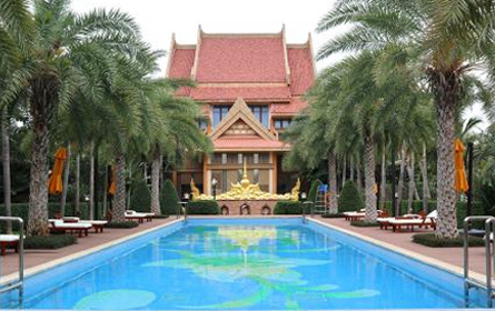 Swimming pool of Longhu linxiwan private villa in Zhengzhou